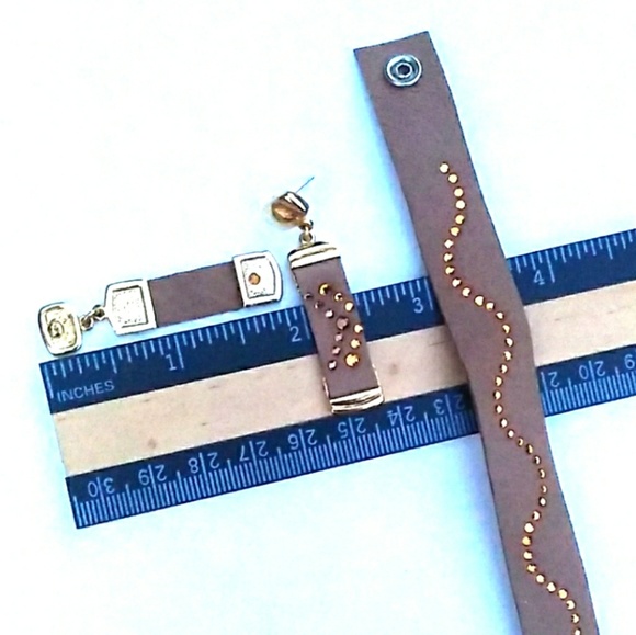 NWOT SWAROVSKI Swan Signed Bracelet & Earring Set - Picture 7 of 8